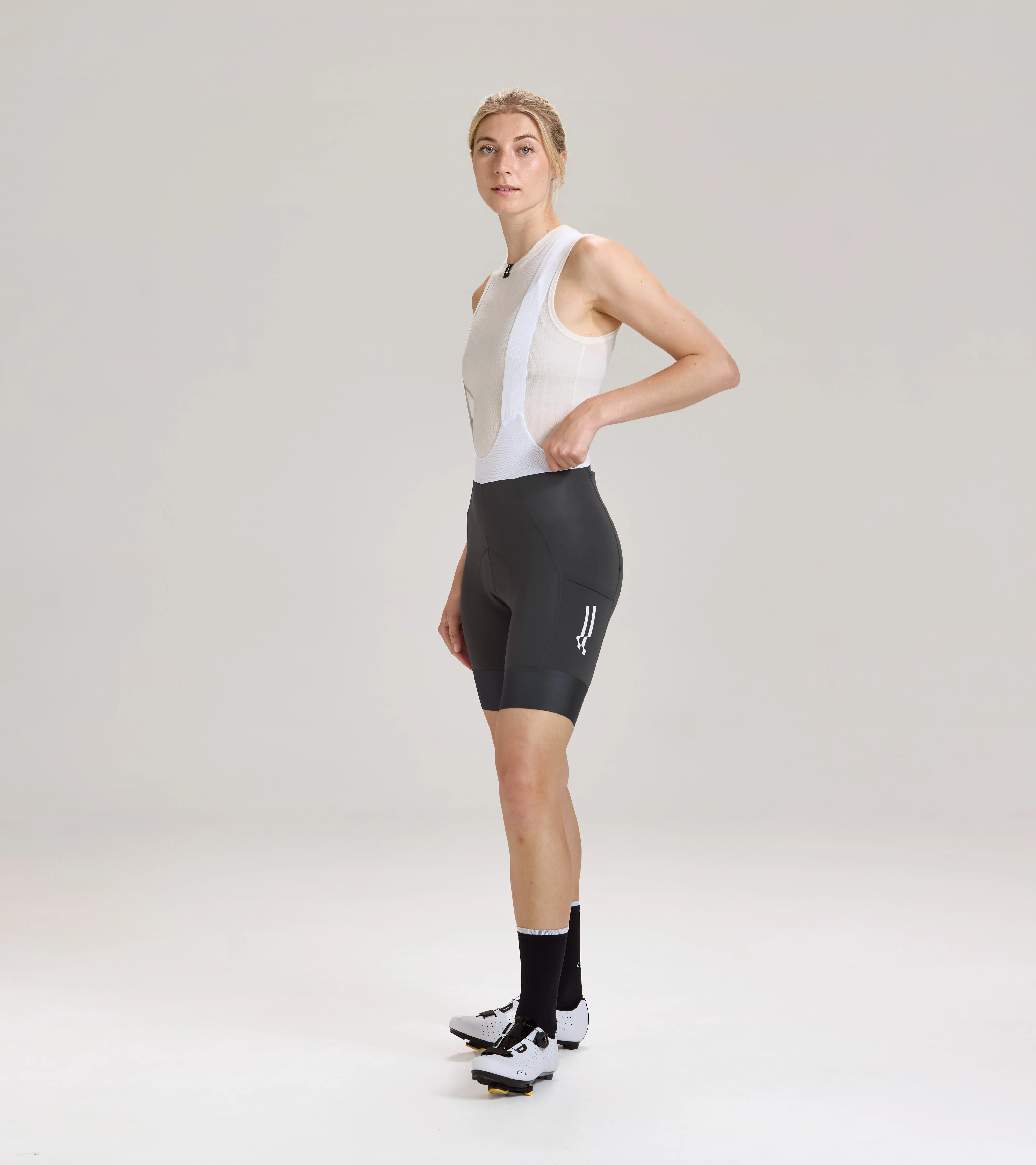 Womens ARC Cargo Bib Shorts - Image 9
