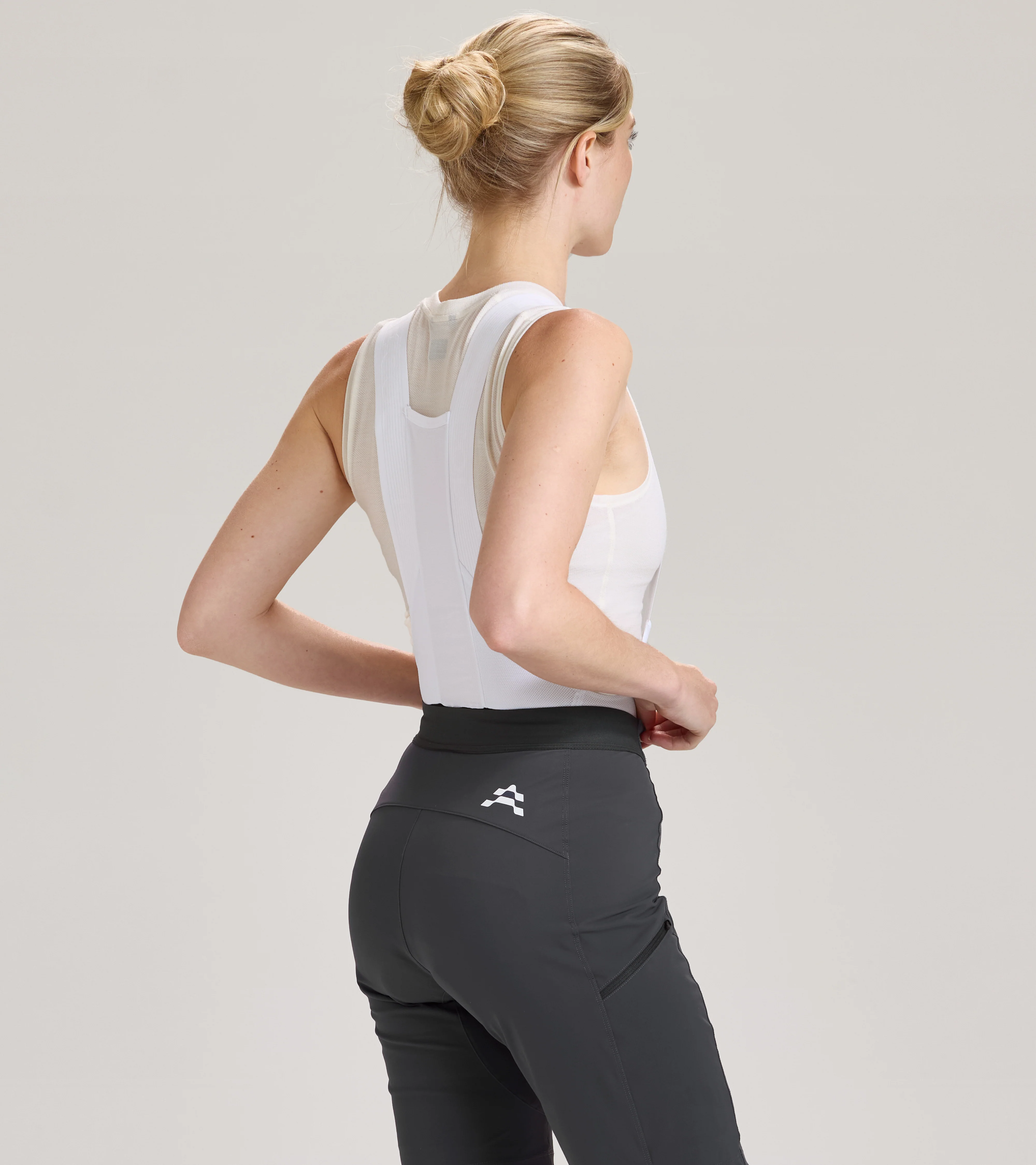 Womens ARC Commuter Shorts - Image 7
